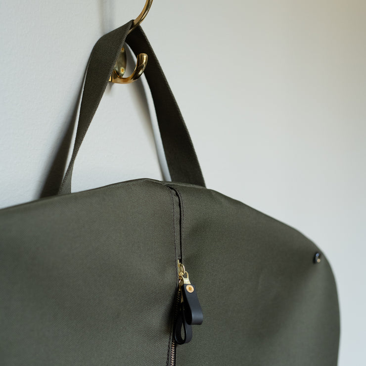 Utility Suit Carrier in Heavy Nylon – Olive