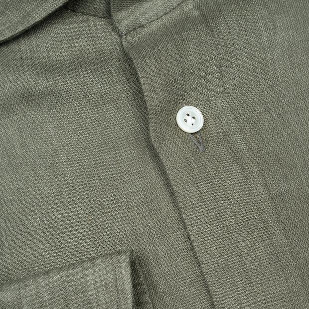 Cutaway Collar Shirt in Green Linen