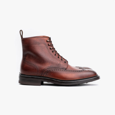 Lace-up brogue boot in patinated brown scotch grain