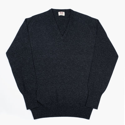 Gordon V-neck Sweater in Geelong Wool - Charcoal